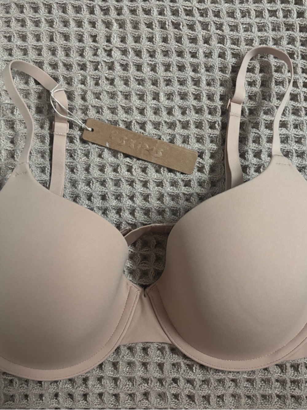 SKIMS fits everybody T-shirt bra *NWT* 34D